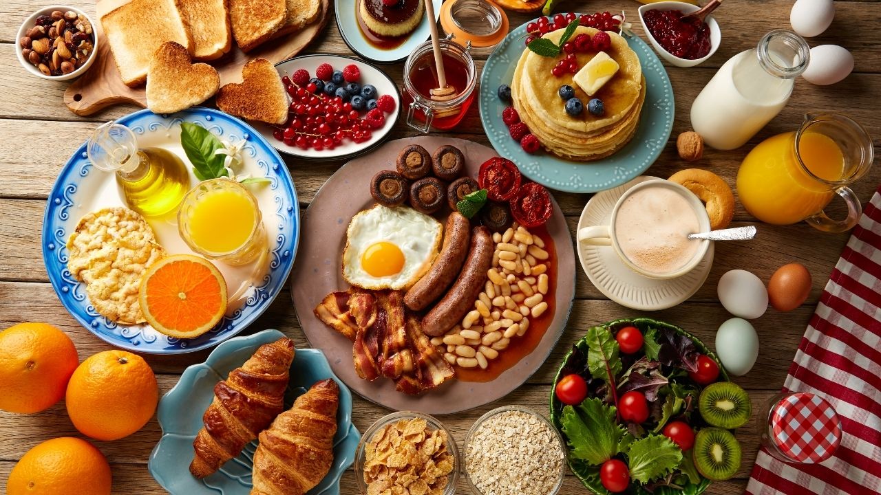 What Is a Continental Breakfast: Morning Dining Explained